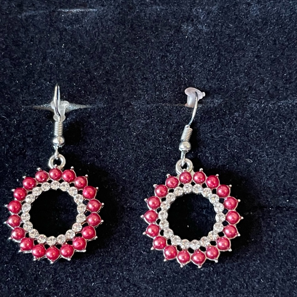 Earrings Dainty red simulated pearls spin around radiant white rhinestone center